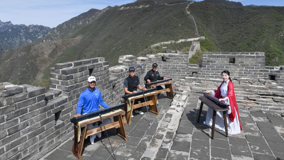 Shubhankar Sharma, Li Haotong and Kiradech Aphibarnrat playing a traditional Chinese musical instrument on the Great Wall of China ahead of the Volvo China Open (Richard Castka)