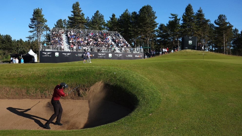 17th green public grandstand