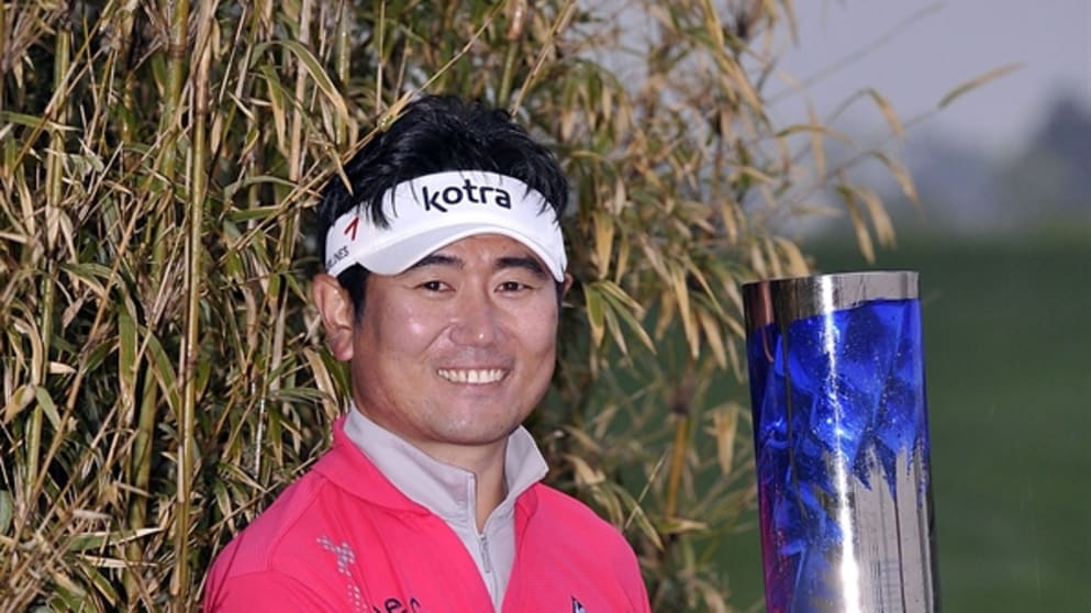 Y.E. Yang of Korea shows off the Volvo China Open trophy
