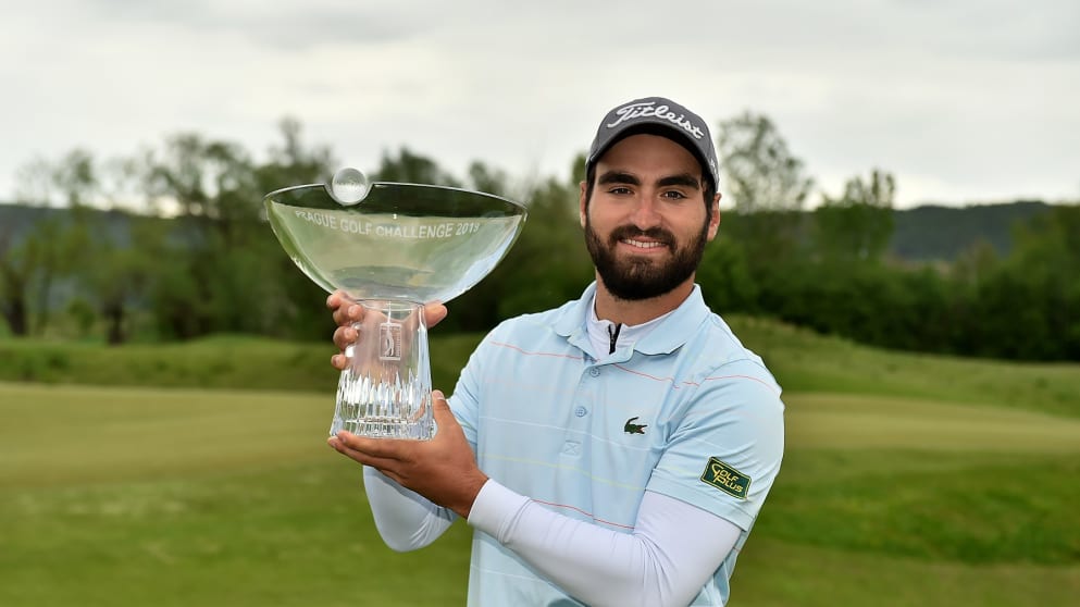 Antoine Rozner with the Prague Golf Challenge trophy (RELMOST/Ota Mrakota)