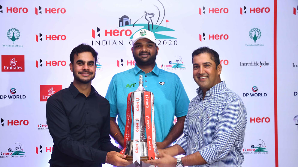 Shubhankar Sharma, Udayan Mane and Shiv Kapur with the Hero Indian Open trophy