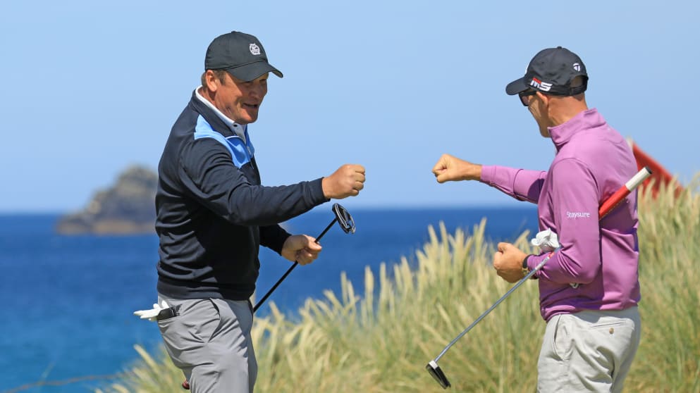 Jarmo Sandelin and Ryan Howsam fist pump