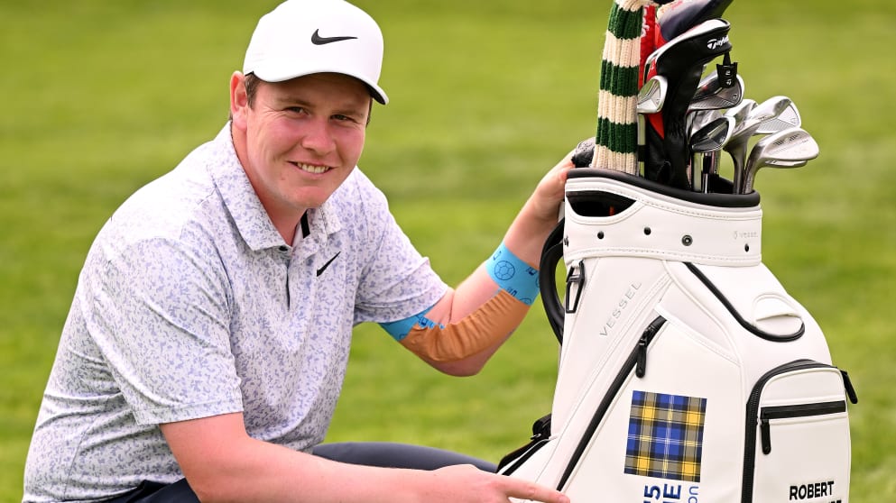01.Bob MacIntyre - My Name'5 Doddie golf bag