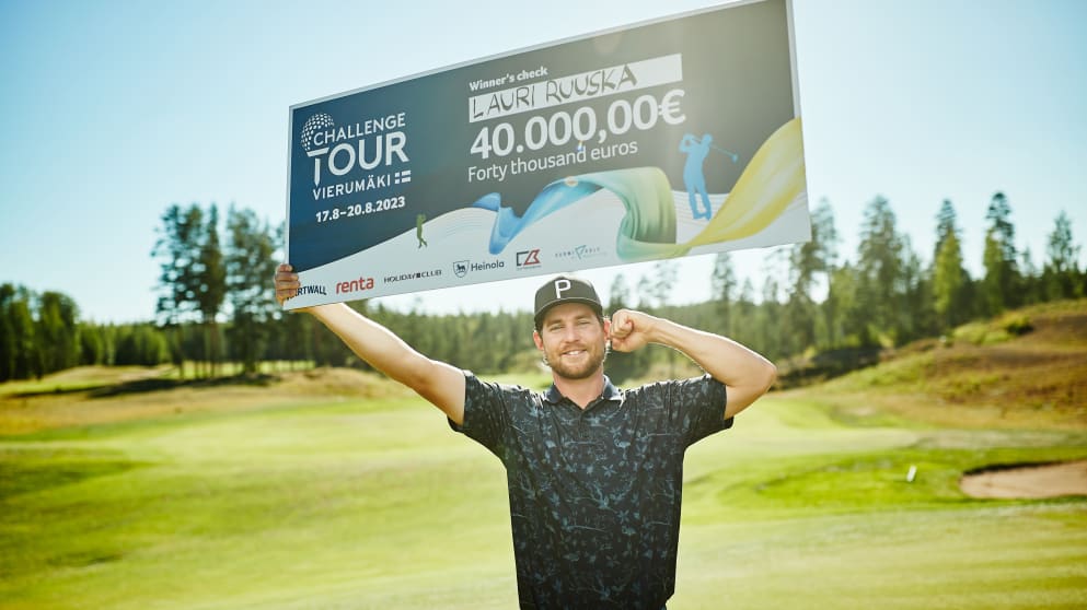 Lauri Ruuska winner's trophy