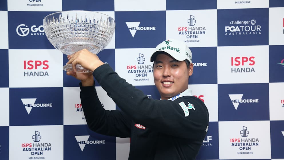 G4D Simon Seungmin Lee trophy