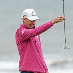 Steven Alker takes narrow lead into weekend in Wales - Articles - Vimarsana News