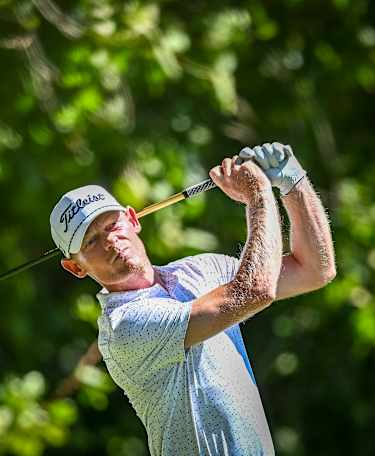 Viljoen to take two-stroke lead into Sunday