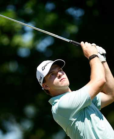 Van der Vight leads as moving day gets under way in Germany
