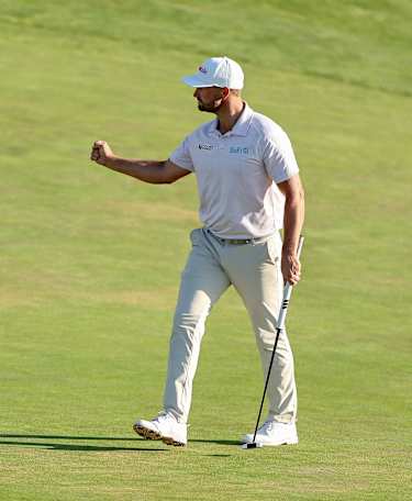 Clark goes wire-to-wire to win second U.S. Open in four years