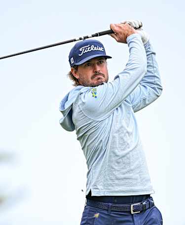In-form Blomstrand holds two-stroke lead