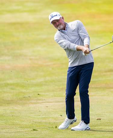 Kelly takes the lead at Gleneagles