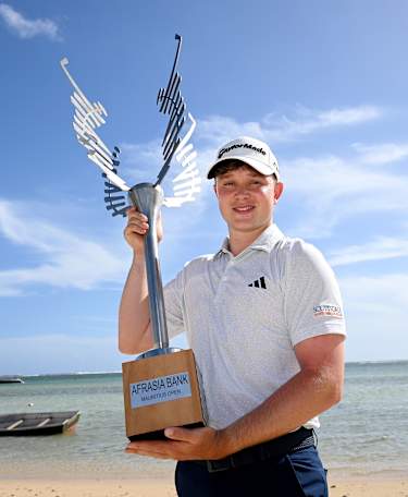 Schaper wins play-off to claim second straight title