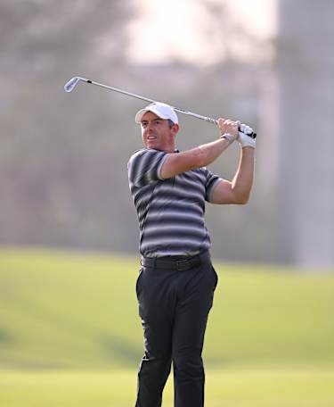 McIlroy holds one-shot lead in Dubai