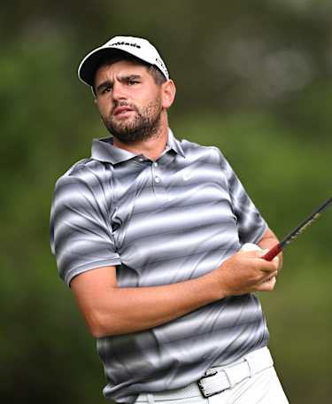 Overnight co-leader Jarvis bids to move clear 