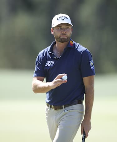 Burns sets clubhouse target with 67