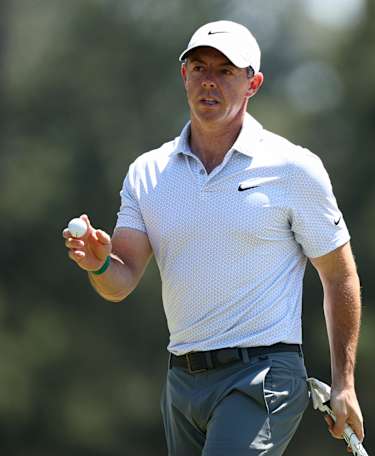 McIlroy makes strong start to move clear