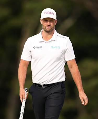 Clark leads U.S. Open with second round under way