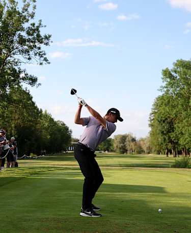 Hollick joins Ortiz at the top on day two
