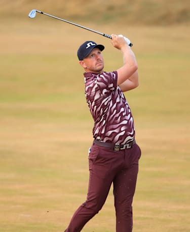 Wallace makes fast start on day two