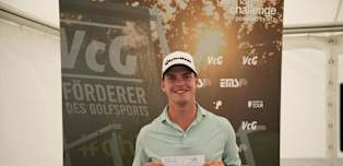 Van Der Vight shoots 59 to join illustrious group
