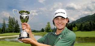 Steinlechner seals maiden title on home soil
