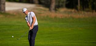 Warren takes slender lead into weekend in Portugal