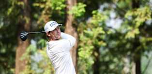 Brown restores two-stroke Hangzhou Open lead