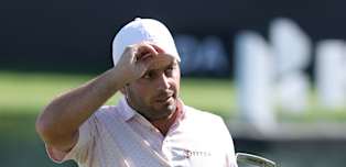 Francesco Molinari sparkles with opening 65 to lead in Dubai