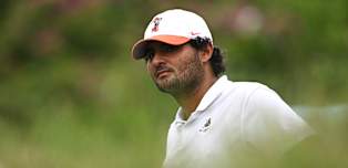 Eugenio Chacarra takes halfway lead in title defence in India