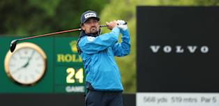 WATCH | Quim Vidal gets creative to set up birdie on the eighth