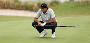 Why does Eugenio Chacarra putt with a glove on?