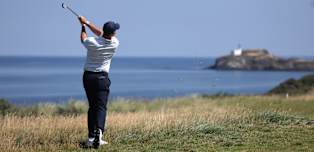Rory McIlroy among leading logjam in Scotland