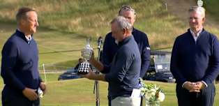 WATCH | Jerry Kelly gets presented with the ISPS HANDA Senior Open trophy
