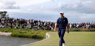 WATCH | Rasmus Højgaard holes out for eagle and joins the lead