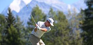 WATCH | Paul Casey chips in for birdie at the eighth