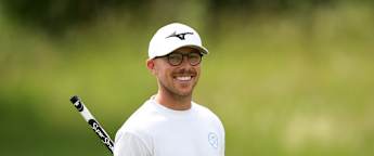 Bloor leads English Open supported by HotelPlanner by one