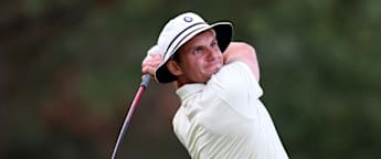 Lumsden holds halfway lead in Poland