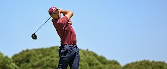 Pastor goes low to lead in Spain