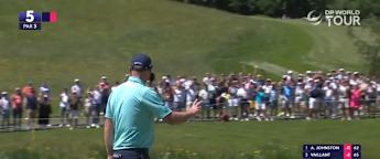 Sepp Straka makes it two birdies in a row to the delight of the home crowds
