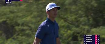 Thorbjørn Olesen makes long, swinging putt on the seventh
