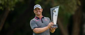 Sensational Van Tonder seals back-to-back HotelPlanner Tour wins