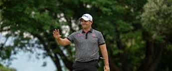 Van Tonder tops South African Swing