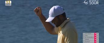 Scottie Scheffler drains huge birdie putt at the 13th