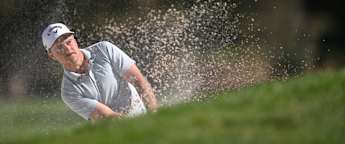 David Micheluzzi aiming high above the bubble in Cheonan