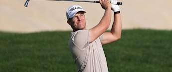 Calum Hill takes lead into final round as Freddy Schott closes gap