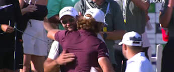 Freddy Schott chips in for closing birdie