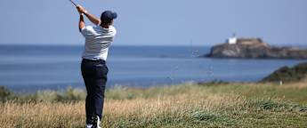 Rory McIlroy among leading logjam in Scotland