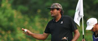 Eugenio Chacarra hits the front ahead of long final day in India