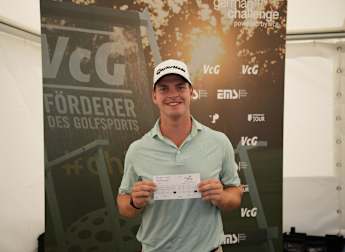Van Der Vight shoots 59 to join illustrious group