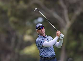 Fisher Jnr maintains slender lead in Cape Town